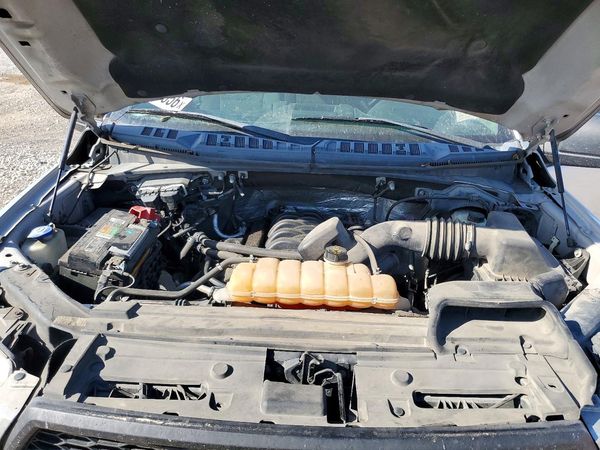 2017 FORD F150 SuperCrew — Engine bay
