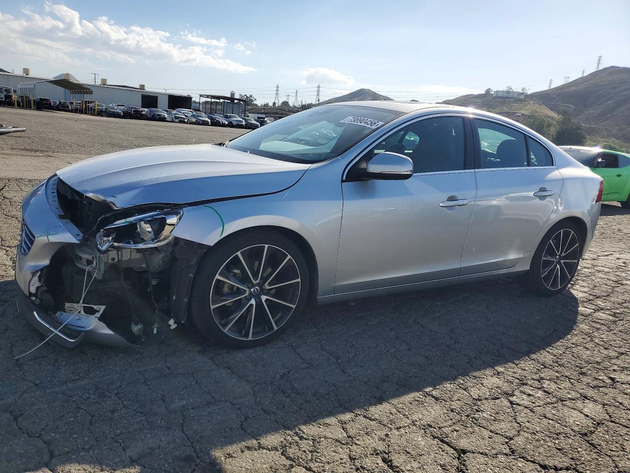 2016 VOLVO S60 SV33 Premier — Front 3/4