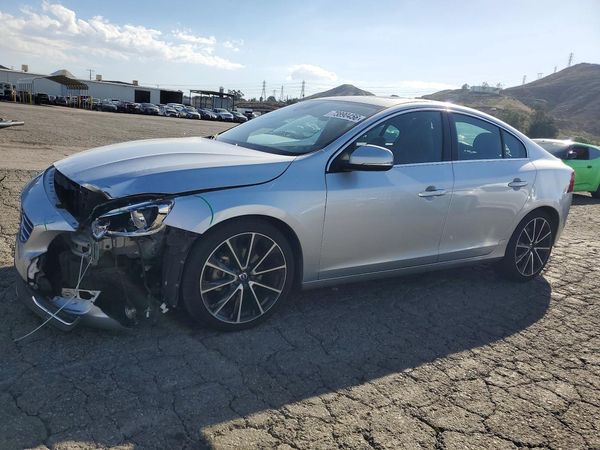 2016 VOLVO S60 SV33 Premier — Front 3/4