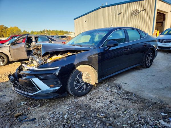 2026 HYUNDAI SONATA Blue — Front 3/4