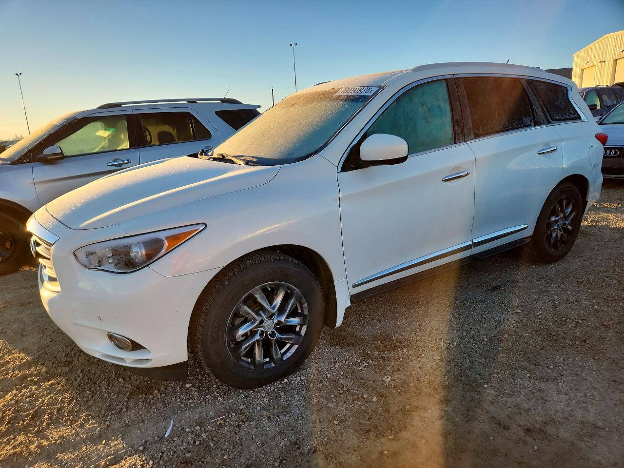 2013 INFINITI JX35 — Front 3/4