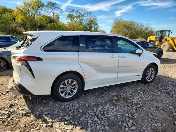 2021 TOYOTA SIENNA XLE — PSRA