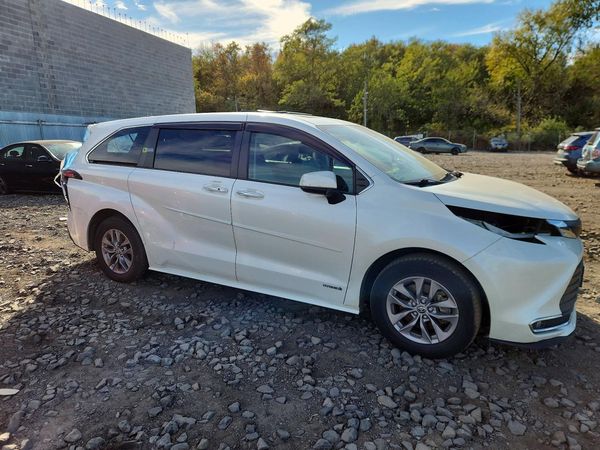 2021 TOYOTA SIENNA XLE — Passenger 3/4