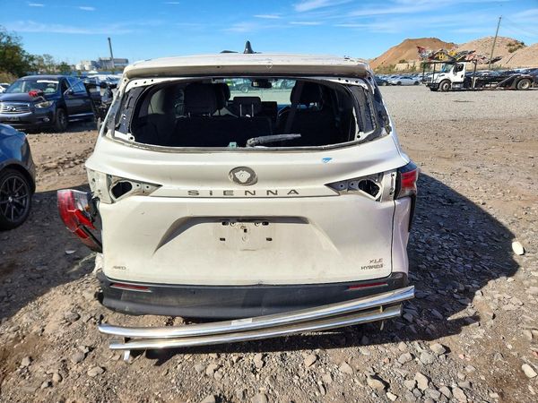 2021 TOYOTA SIENNA XLE — DIRR