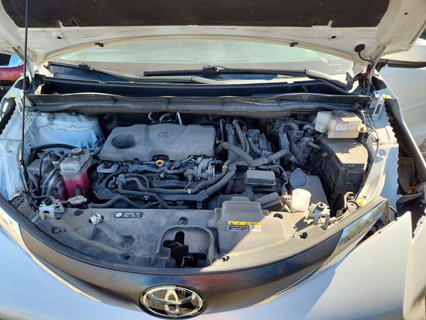 2021 TOYOTA SIENNA XLE — Engine bay