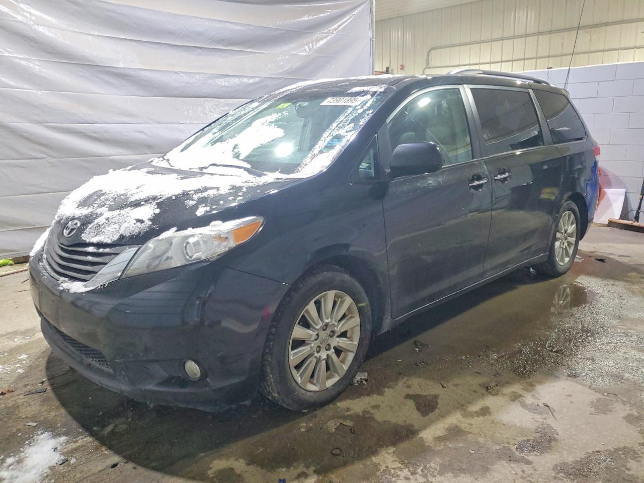 2014 TOYOTA SIENNA