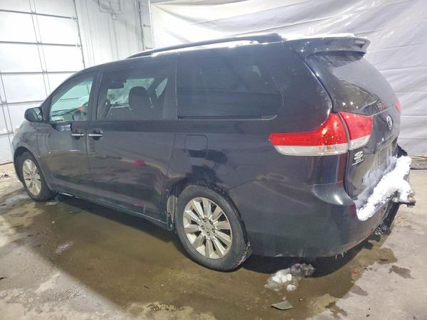 2014 TOYOTA SIENNA