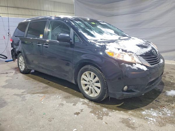 2014 TOYOTA SIENNA