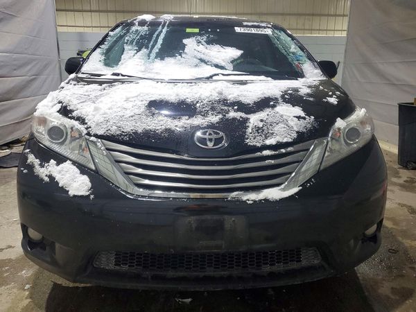 2014 TOYOTA SIENNA