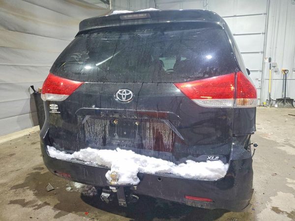 2014 TOYOTA SIENNA