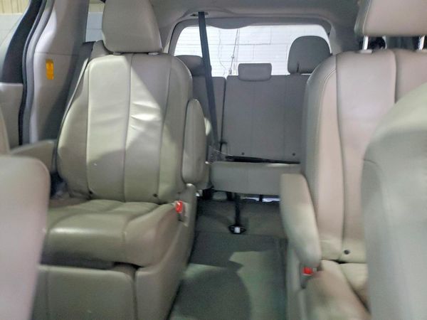2014 TOYOTA SIENNA