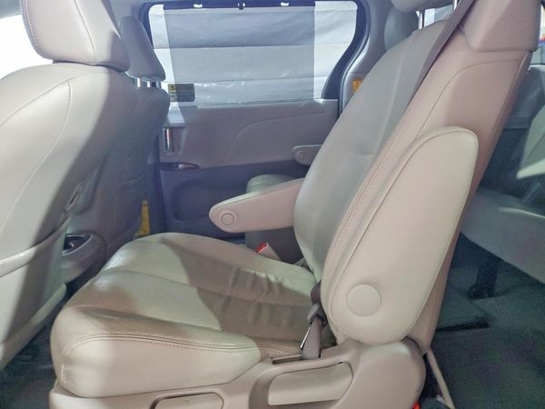 2014 TOYOTA SIENNA
