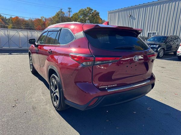2022 TOYOTA HIGHLANDER XLE