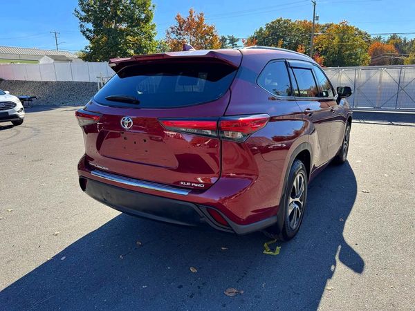 2022 TOYOTA HIGHLANDER XLE