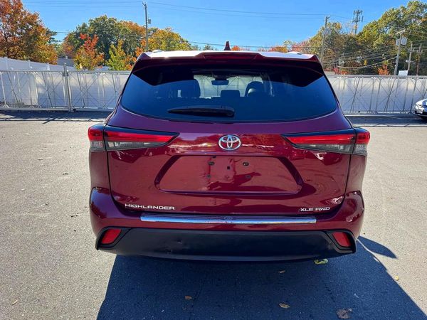 2022 TOYOTA HIGHLANDER XLE