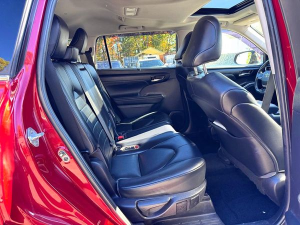 2022 TOYOTA HIGHLANDER XLE