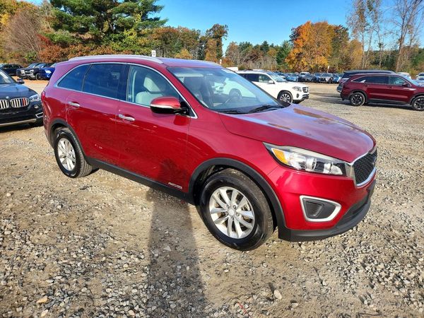2017 KIA SORENTO L, LX — Passenger 3/4