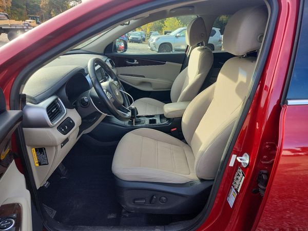 2017 KIA SORENTO L, LX — DENT