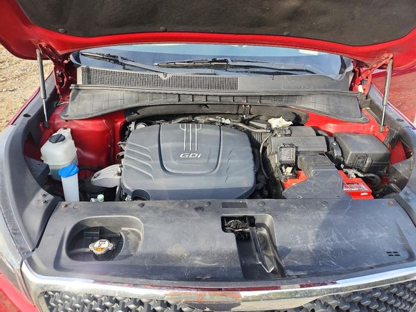 2017 KIA SORENTO L, LX — Engine bay