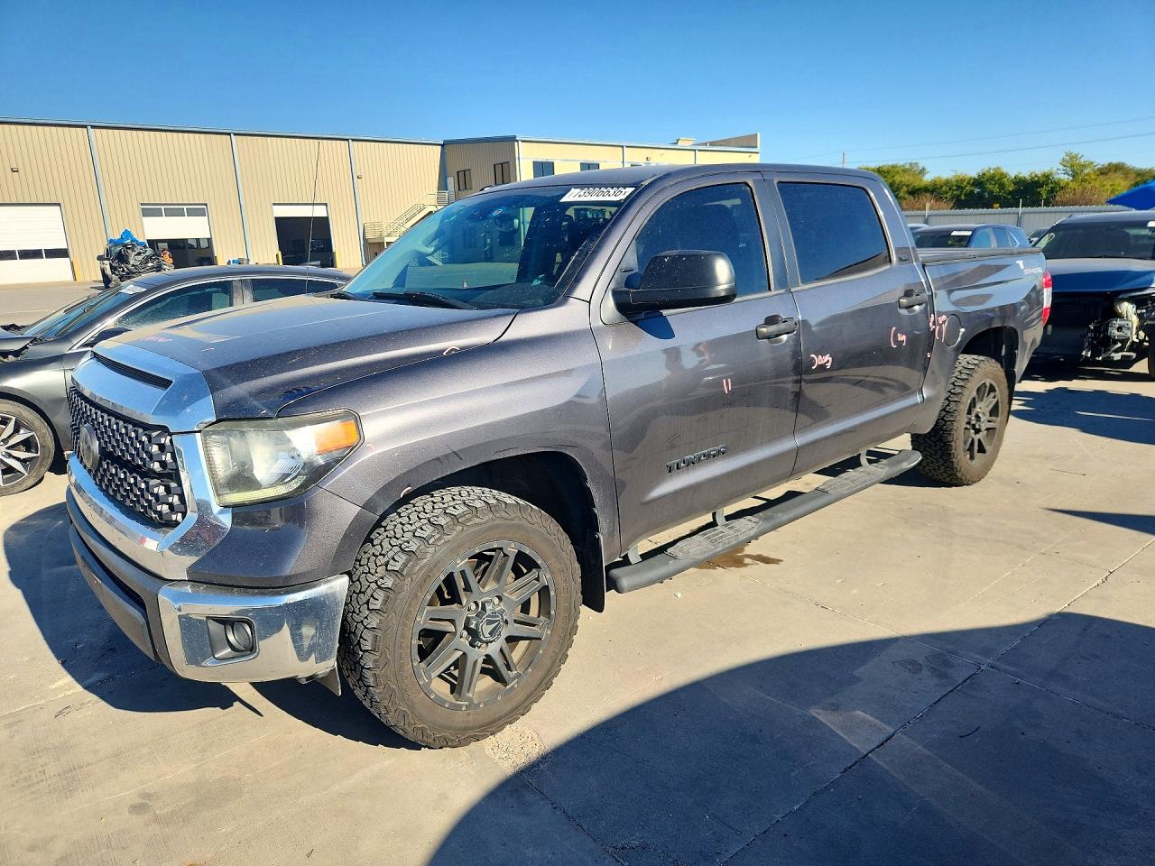 2018 TOYOTA TUNDRA SR5 — Front 3/4