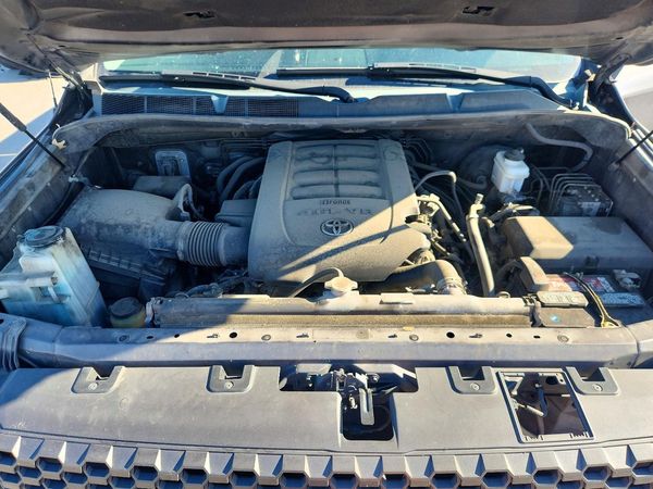 2018 TOYOTA TUNDRA SR5 — Engine bay