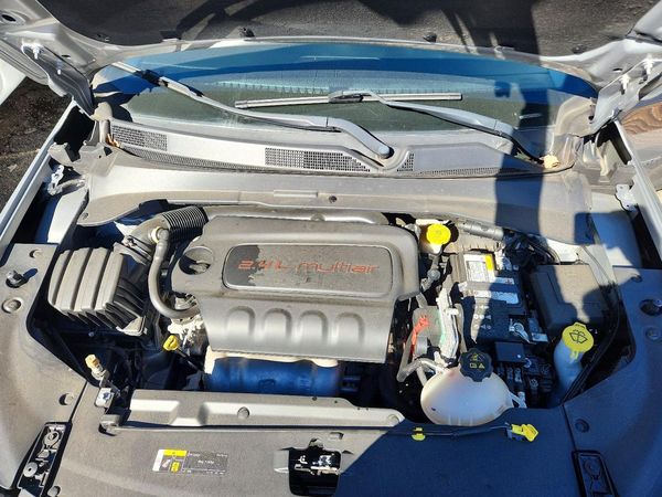2022 JEEP COMPASS Latitude Lux, Altitude — Engine bay
