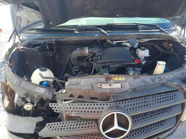 2018 MERCEDES-BENZ SPRINTER — Engine bay