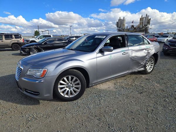2013 CHRYSLER 300 Base/Limited — Front 3/4