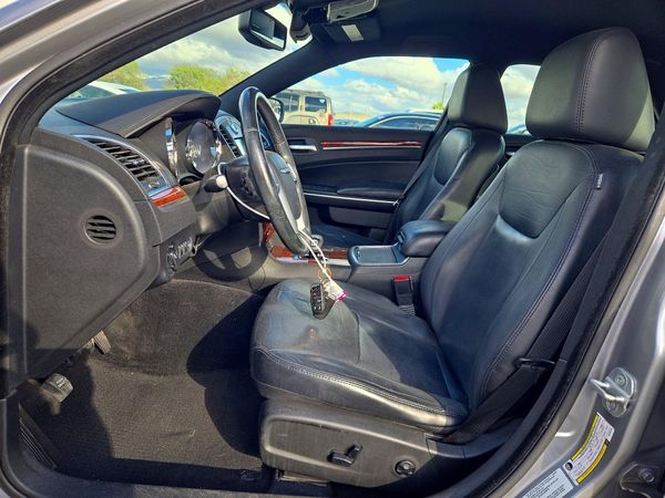 2013 CHRYSLER 300 Base/Limited — DENT