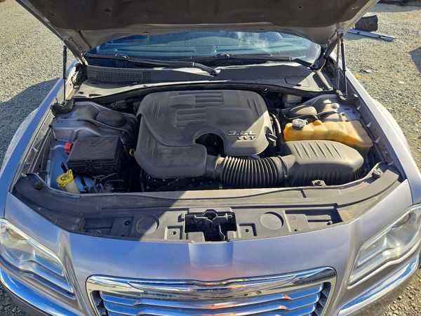 2013 CHRYSLER 300 Base/Limited — Engine bay