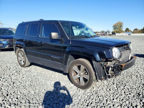 2016 JEEP PATRIOT Latitude — Passenger 3/4