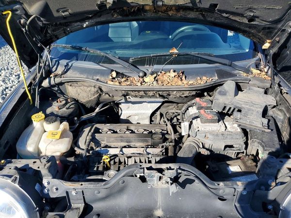 2016 JEEP PATRIOT Latitude — Engine bay