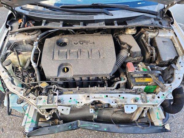 2013 TOYOTA COROLLA — Engine bay