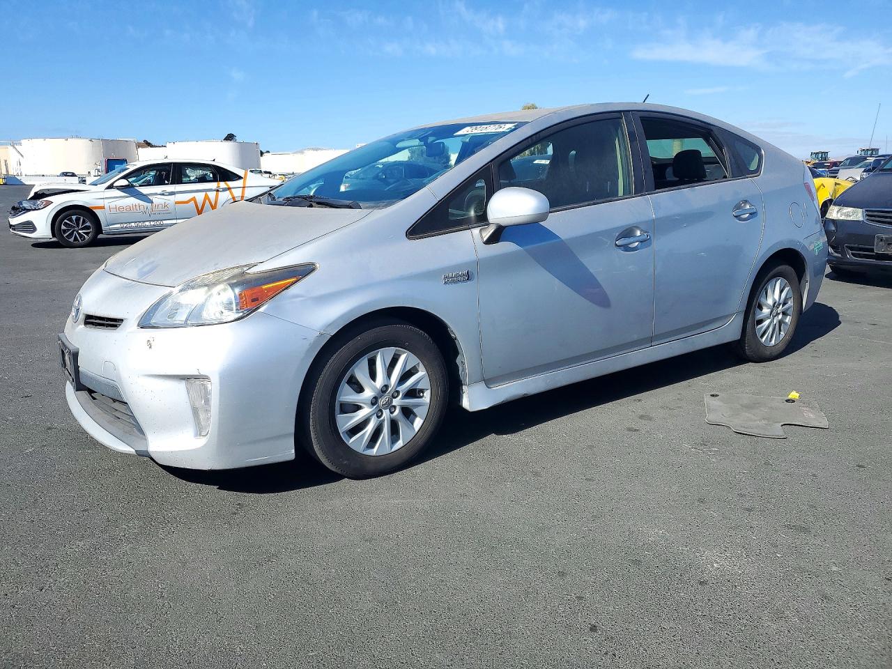2014 TOYOTA PRIUS — Front 3/4