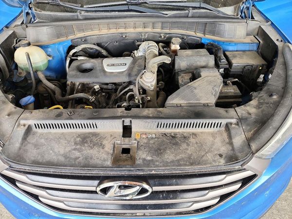 2016 HYUNDAI TUCSON — Engine bay