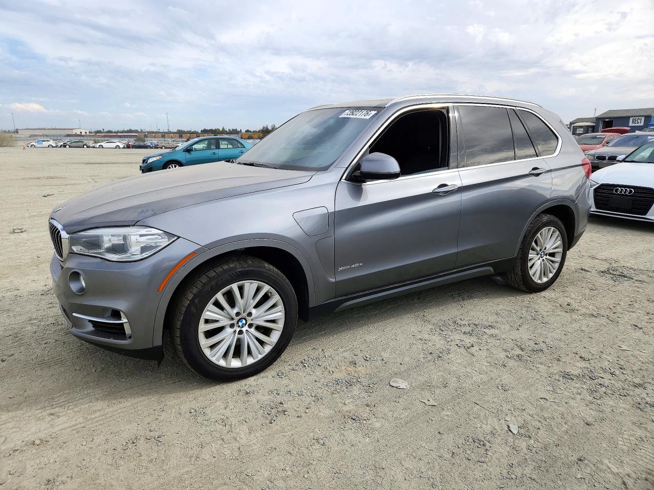 2016 BMW X5 xDrive40e — Front 3/4