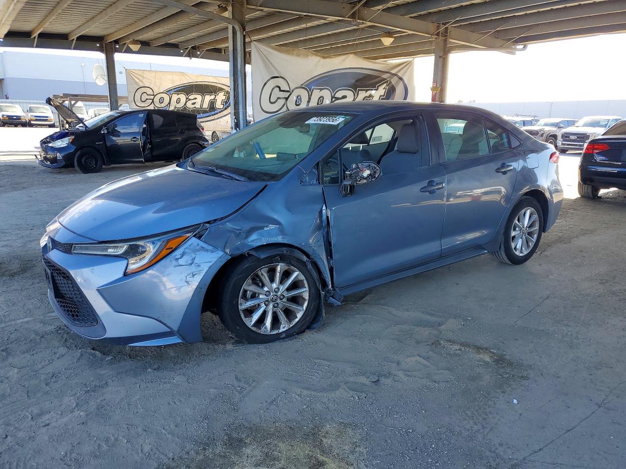2020 TOYOTA COROLLA LE w/Premium pkg2 — Front 3/4