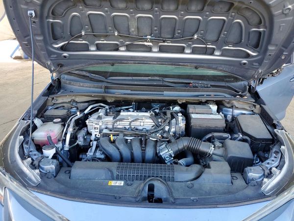2020 TOYOTA COROLLA LE w/Premium pkg2 — Engine bay