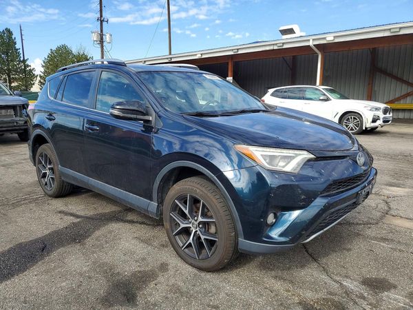 2017 TOYOTA RAV4 SE — Passenger 3/4