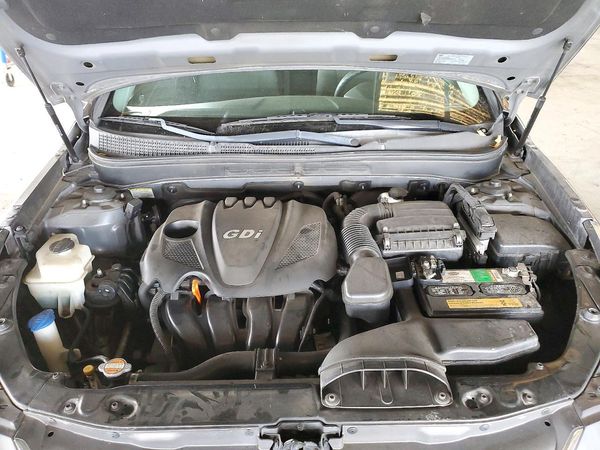 2012 HYUNDAI SONATA Middle-low level — Engine bay