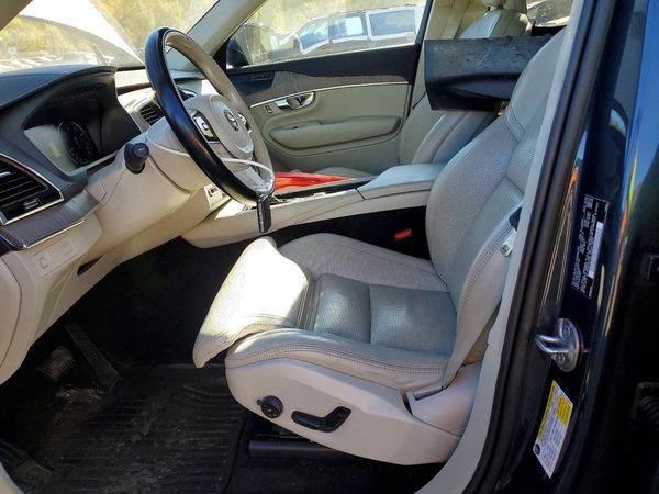 2022 VOLVO XC90 Inscription — DENT
