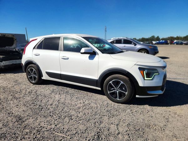 2026 KIA NIRO LX — Passenger 3/4