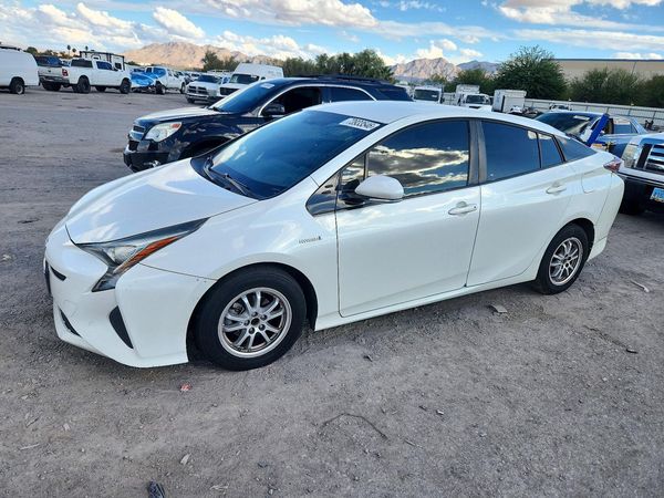 2016 TOYOTA PRIUS — Front 3/4