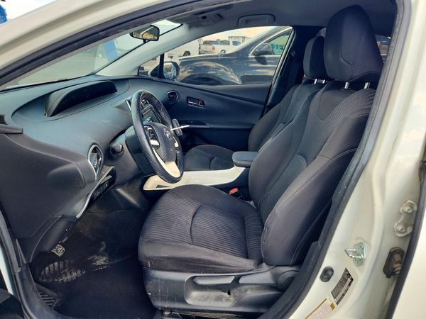 2016 TOYOTA PRIUS — DENT