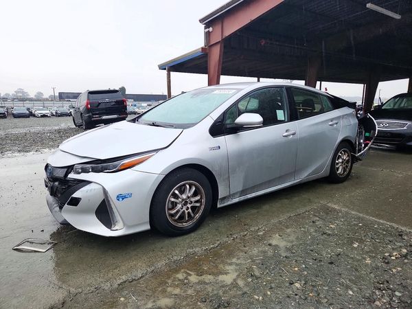 2021 TOYOTA PRIUS — Front 3/4