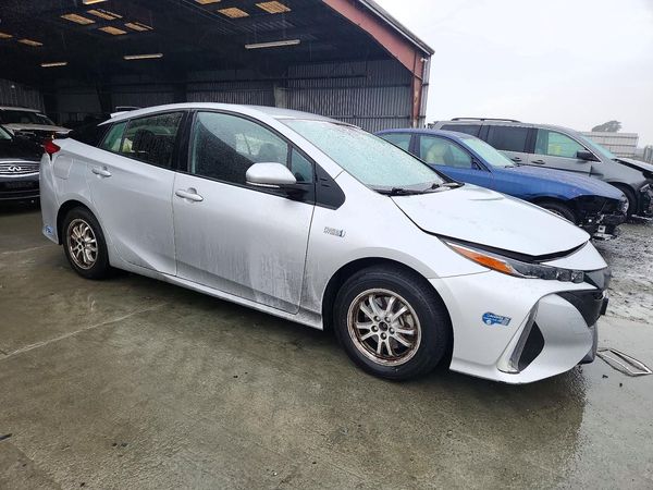 2021 TOYOTA PRIUS — Passenger 3/4