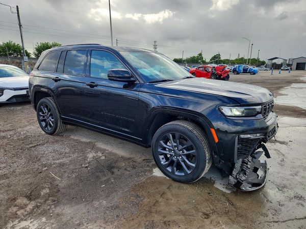 2026 JEEP GRAND CHEROKEE Limited — Passenger 3/4