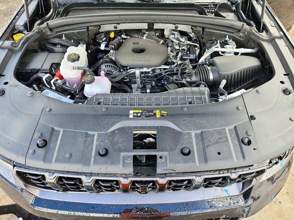 2026 JEEP GRAND CHEROKEE Limited — Engine bay
