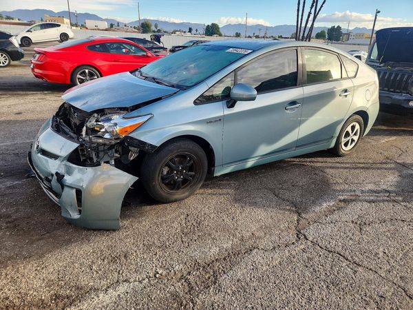 2013 TOYOTA PRIUS — DSFA — Front 3/4