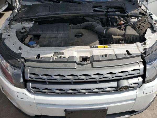 2014 LAND ROVER RANGEROVER Pure Plus — Engine bay